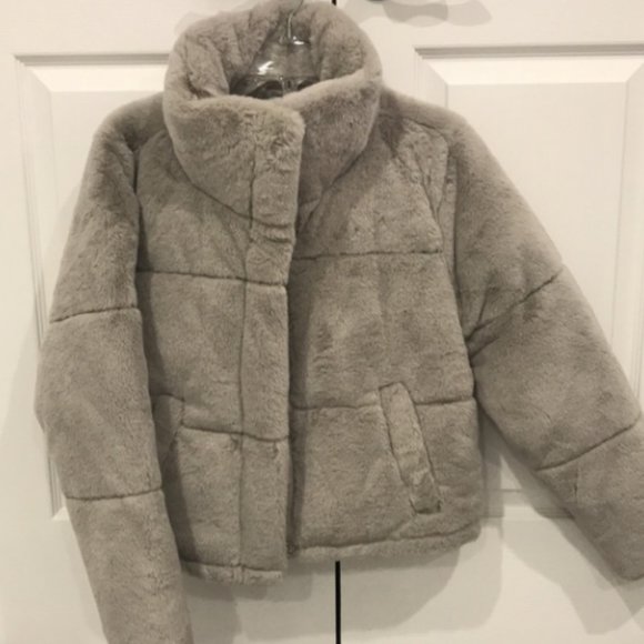 Abercrombie & Fitch Faux Fur Mini Puffer - XS - Picture 4 of 4